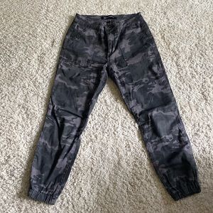 PROSPERITY CAMO JOGGERS/jeans.